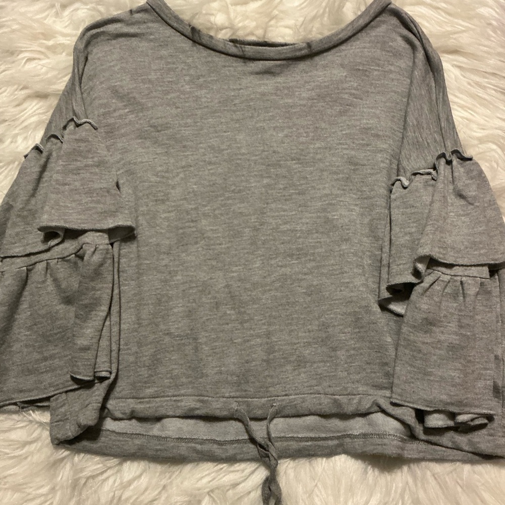 Romero + Juliet Couture M gray crop fringe sleeve top
